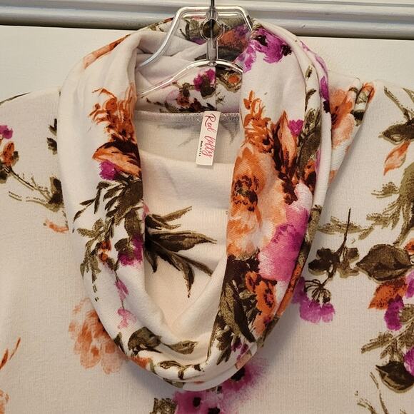 NWOT Red Lolly BOHO Floral Top Sweater Size Medium Cowl Neck - Picture 3 of 16